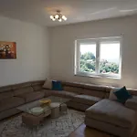 Villa 6 *