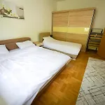 Villa 6 *