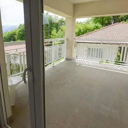 Villa 6 *