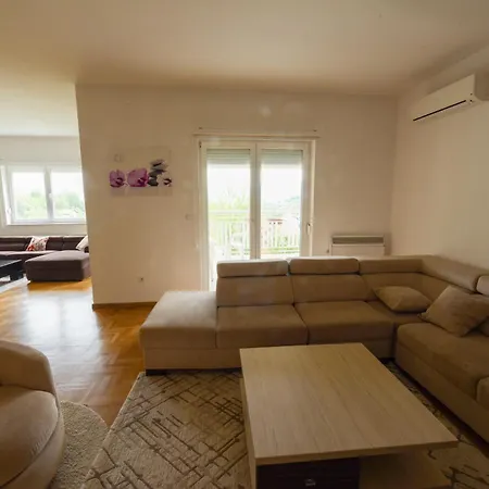 Villa 6