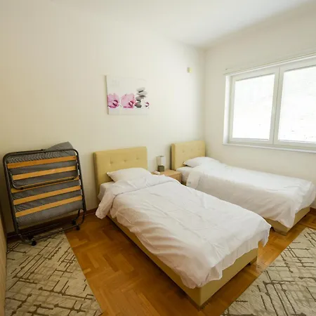 6 * Sarajevo